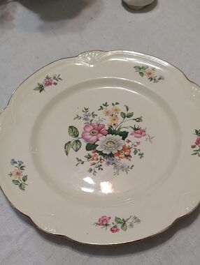 VintaHomer Laughlin SPRINGTIME Dinner Plate, Virginia Rose Shape, 10 Inch, 1950s